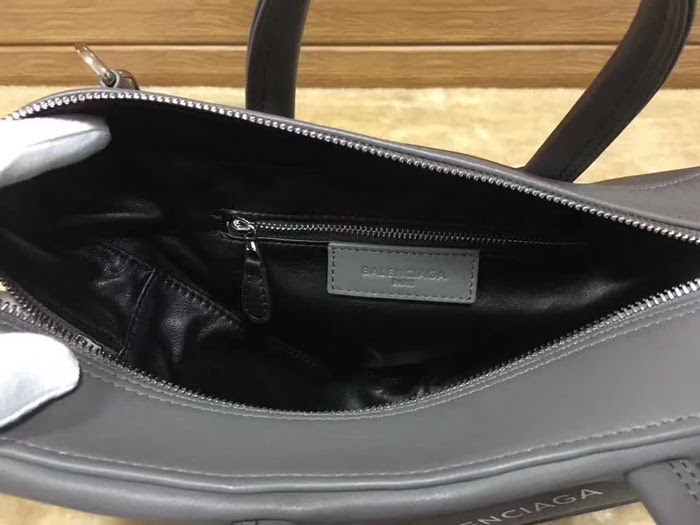 BALENCIAG巴黎世家 17秋冬 爆款三角包 原版進口皮 476975  BL1839